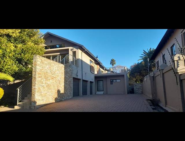 6 BEDROOM HOUSE FOR SALE IN LINDEN